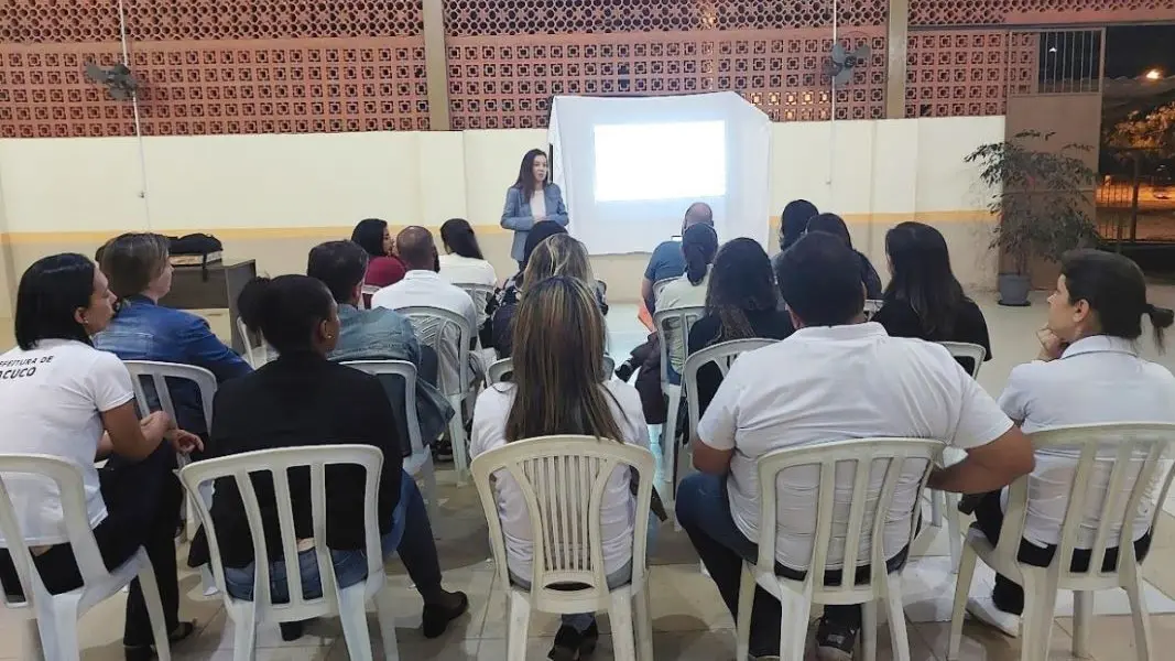 Palestra presta esclarecimentos a empreendedores e contadores em Macuco