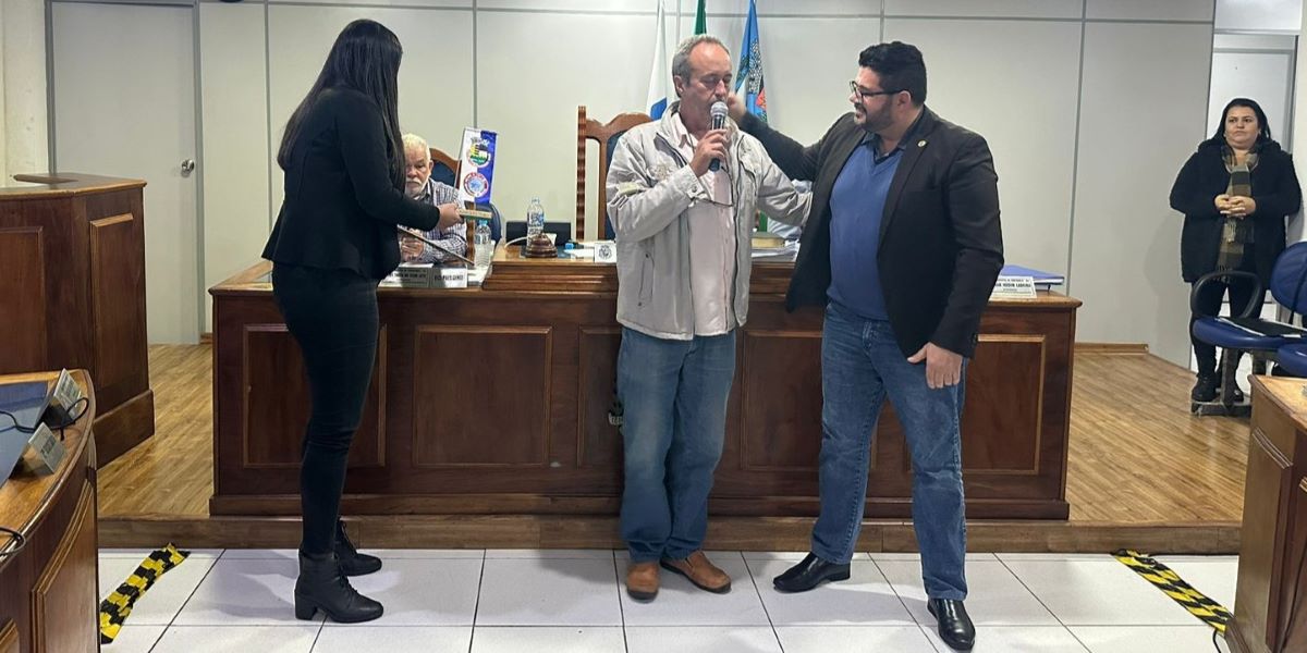 Vereadores de Cantagalo recebem Moção de Congratulação da Câmara de Nova Friburgo