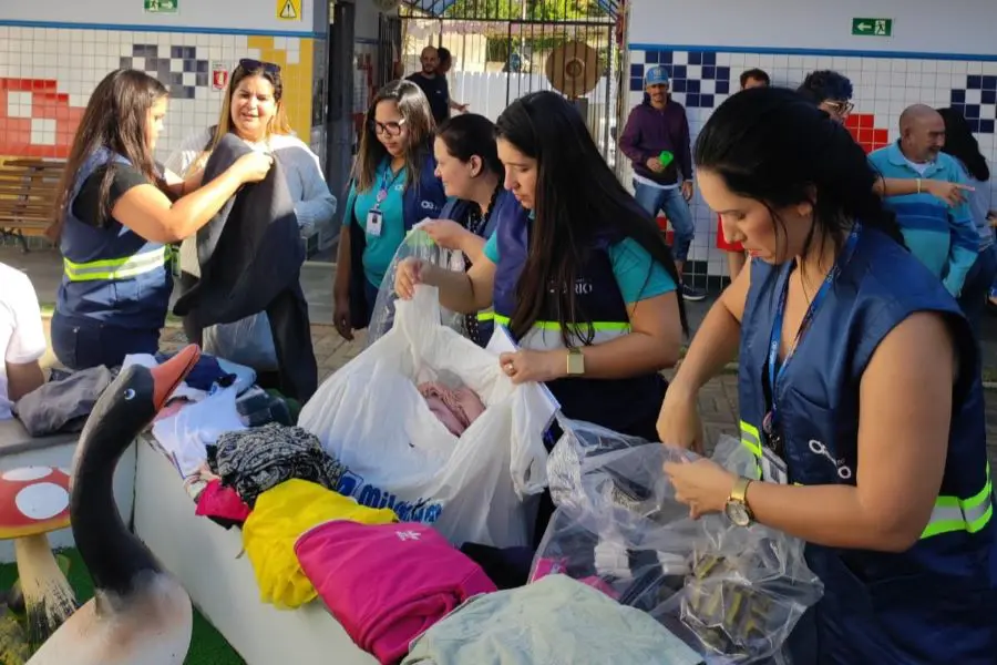 Voluntariado da Águas do Rio doa agasalhos para instituições em Cordeiro e Itaocara