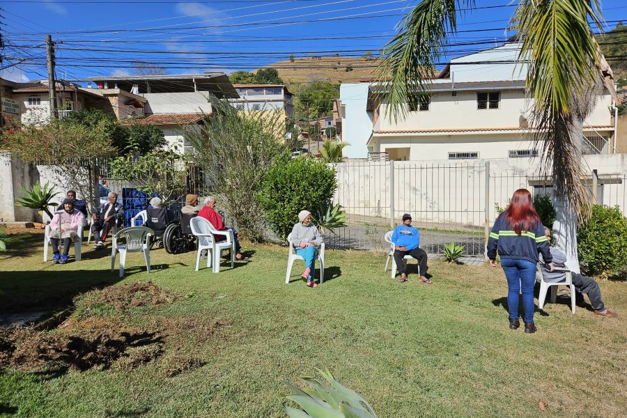 Voluntariado da Águas do Rio doa agasalhos para instituições em Cordeiro e Itaocara