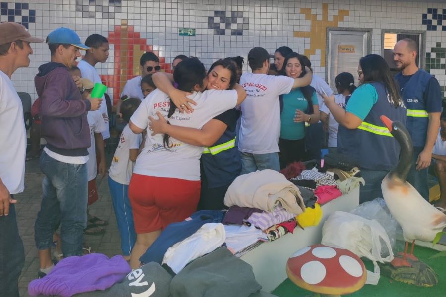 Voluntariado da Águas do Rio doa agasalhos para instituições em Cordeiro e Itaocara