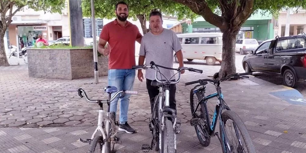 Prefeitura de Carmo instala bicicletários em diversos pontos da cidade