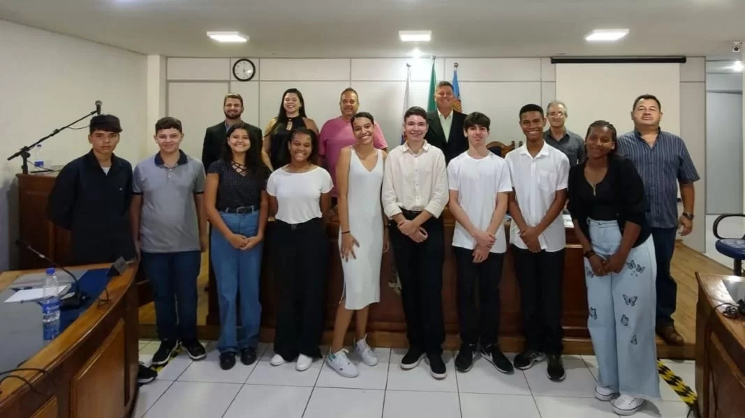 Cantagalo dá posse aos membros da Plenária da Juventude na Câmara Municipal