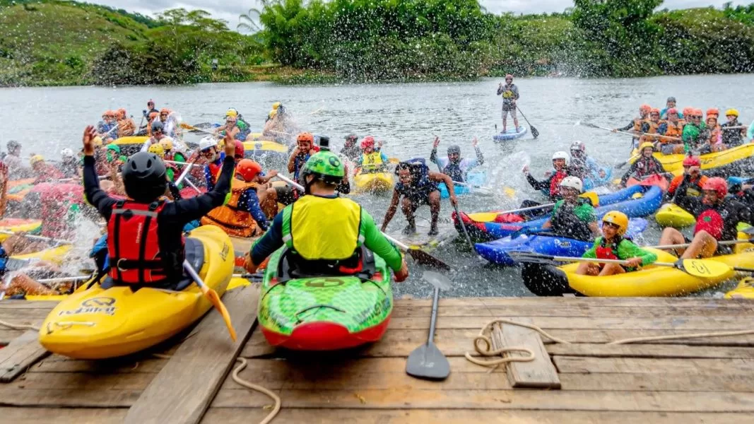 Evento de canoagem percorre 7 km do Rio Paraíba