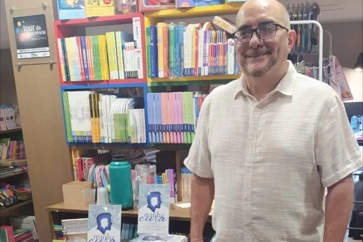 Escritor Jorge Corrêa lança seu livro “Minha Cura” em tarde de autógrafos