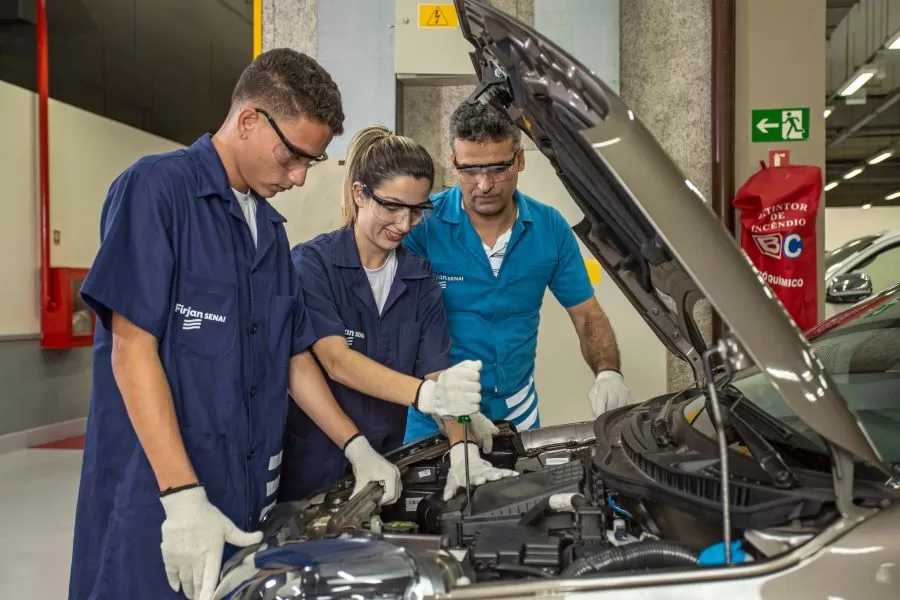 Escola FIRJAN Sesi - Manutenção automotiva. Foto: Paula Johas