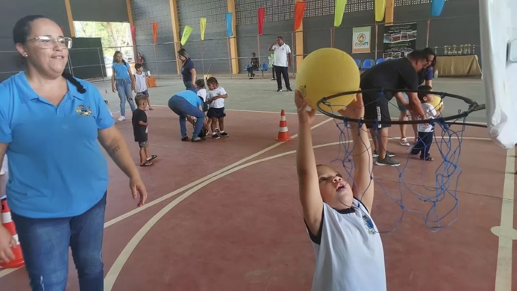 Olimpíadas Estudantis de Macuco unem esporte, lazer e educação