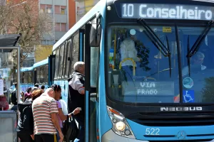 Ônibus da FAOL. Foto: A Voz da Serra