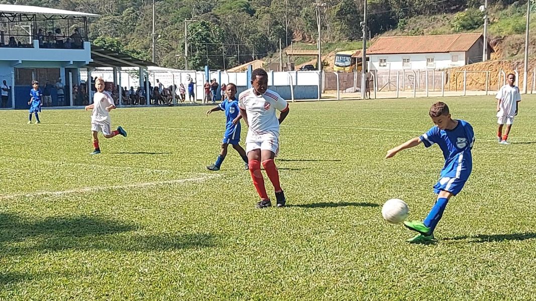 Calcário Sub 9 movimenta o futebol de base regional