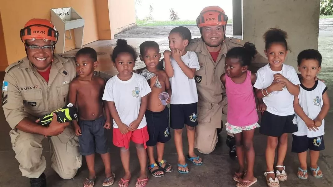 Trabalho do Corpo de Bombeiros surpreende comunidade escolar em Macuco