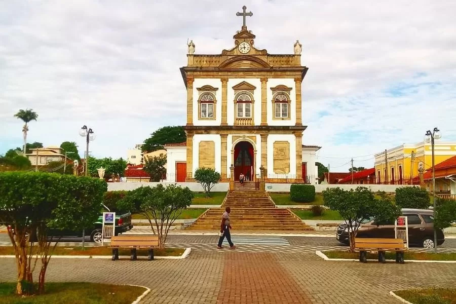 Praça e Igreja do Carmo