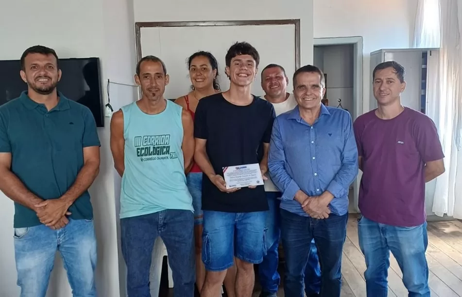 Estudante carmense recebe homenagem pela sua atuação no Parlamento Juvenil 2023