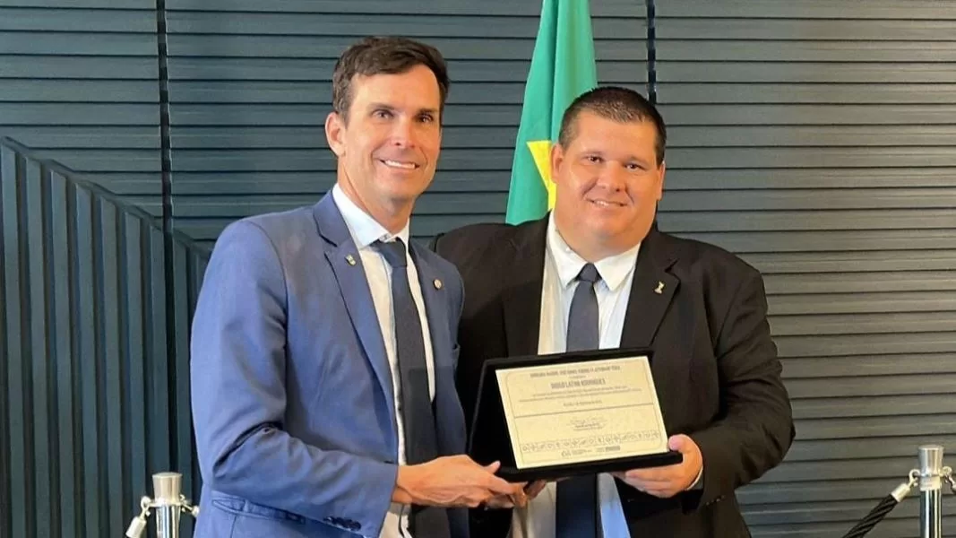 Vereador Diogo Latini recebe homenagem em Brasília