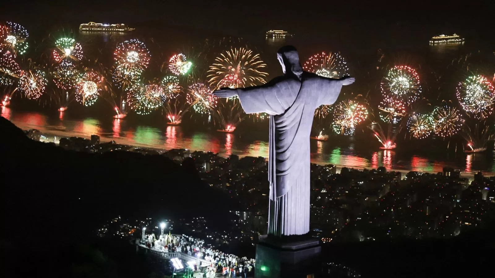 “Feliz Ano Novo”, por Júlio Carvalho