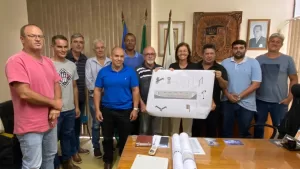 Membros da diretoria da Associação Comercial, Industrial e Agropecuária de Cantagalo reunidos com a prefeita Manuela Teixeira e secretários municipais: Jorge Coquinha, Rogério, Marcelino de Paula, Célio Figueiredo, Maycon Eccard, Jeferson, João França, Manuela Teixeira, Elias Barbas, Eduardo Medeiros e Vladimir Araújo