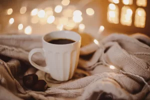 Xícara de café em dia frio