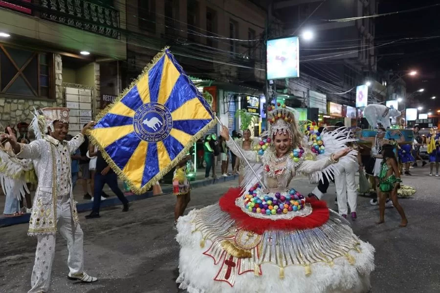 Escola do Retiro Poético desfilou no carnaval de Cordeiro