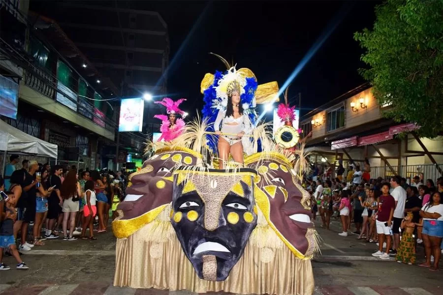 Escola do Rodolfo desfilou no carnaval de Cordeiro