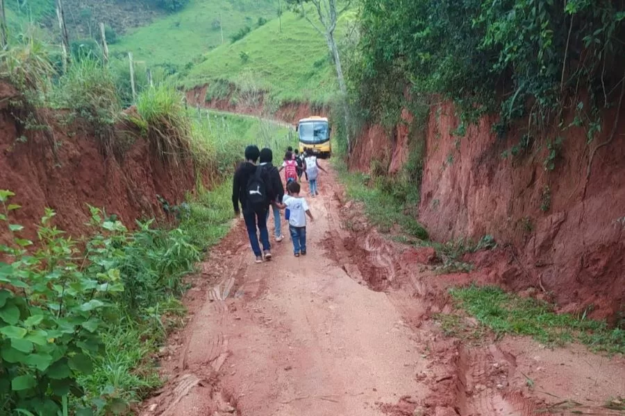 Estradas em São Sebastião do Alto estão péssimas