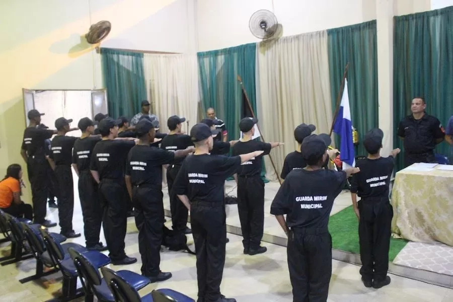 Jovens são diplomados no Curso Preparatório de Guarda Mirim em Macuco