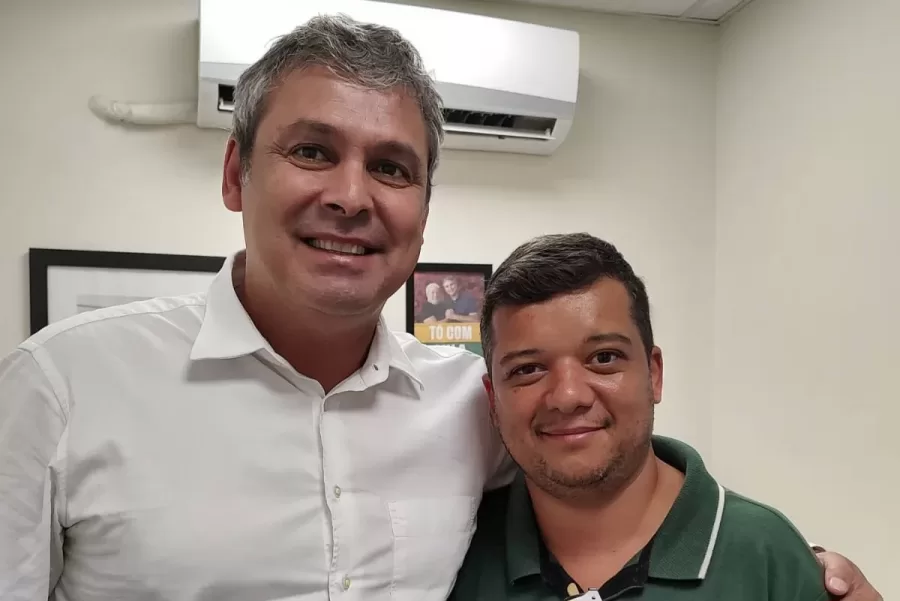 O deputado federal Lindbergh Farias com o atual assessor de Imprensa da Câmara de Cantagalo, Bruno Zanon