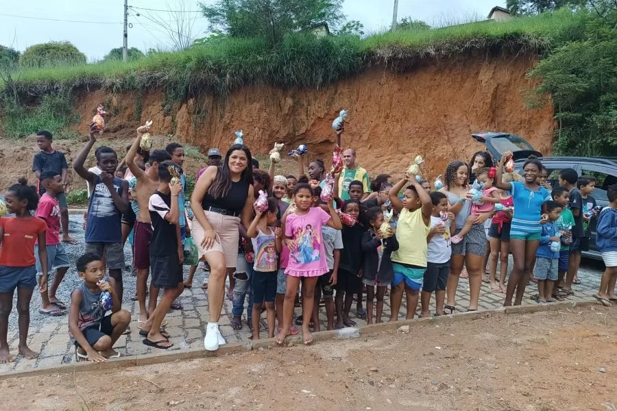 Projeto Páscoa Feliz realizou a doação de centenas de ovos de chocolate, para crianças de Cordeiro, Cantagalo e Macuco, no fim de semana