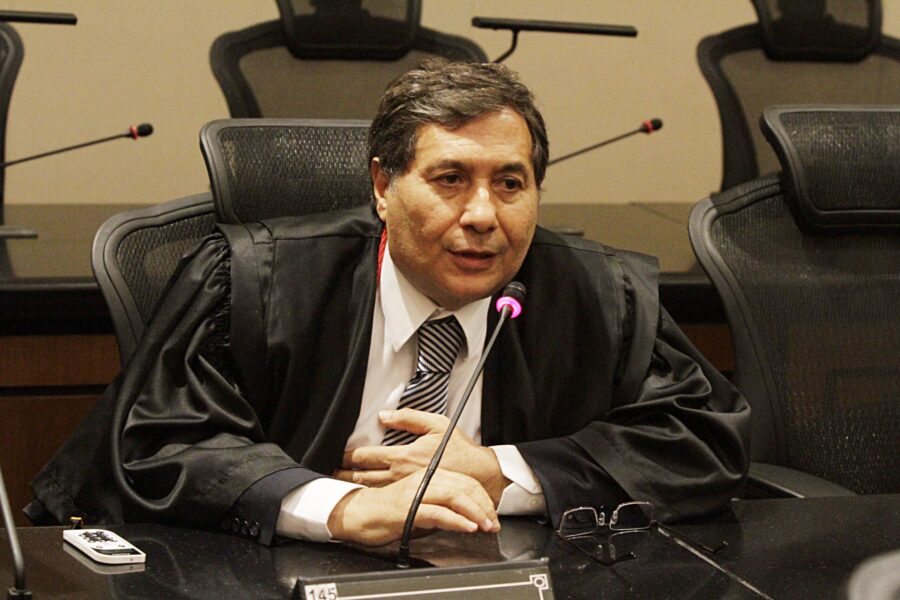 Desembargador Peterson Barroso Simão