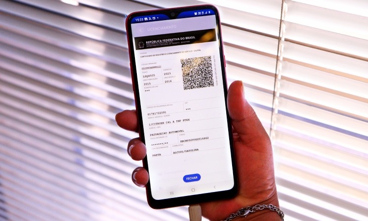 Licenciamento de veículos: taxa de emissão do CRLV referente a 2023 começa a ser cobrada