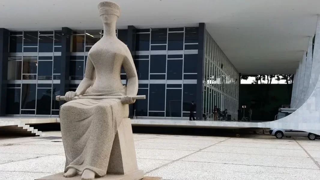 Estátua da Justiça em frente ao prédio do STF em Brasília. Foto: Valter Campanato/Agência Brasil