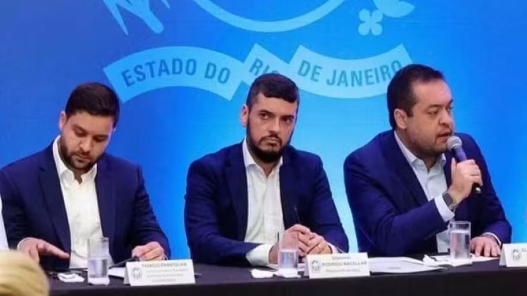 O vice-governador Thiago Pampolha, o presidente da Alerj, Rodrigo Bacellar, e o governador Cláudio Castro
