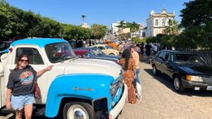Encontro de carros antigos no Carmo é sucesso