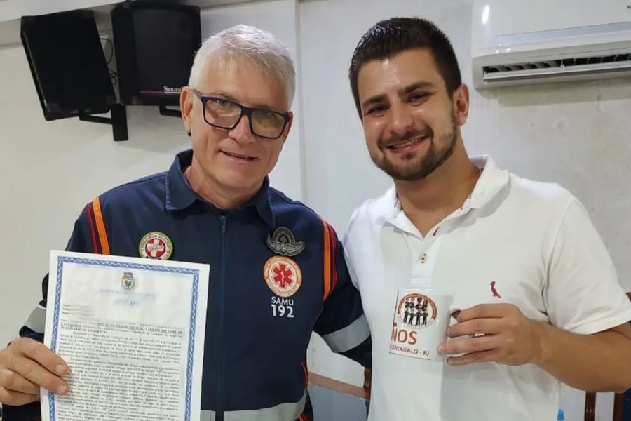 Equipe do SAMU de Cantagalo recebe homenagem da Câmara Municipal