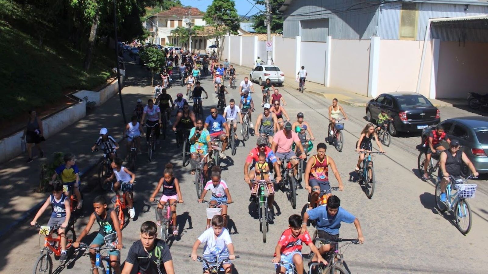 Passeio ciclístico celebra o Dia do Trabalhador em Macuco