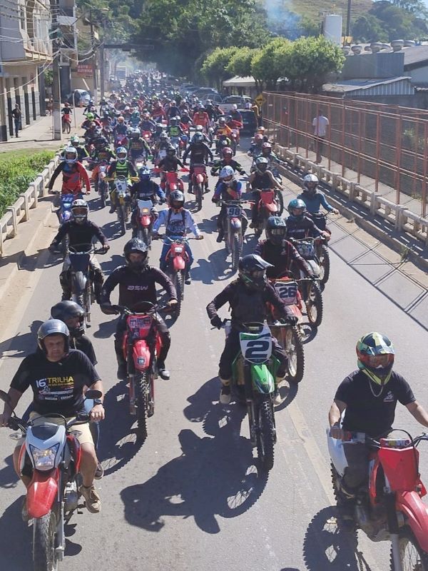 Um verdadeiro ‘mar de motocicletas’ tomou conta da área urbana macuquense na manhã de domingo