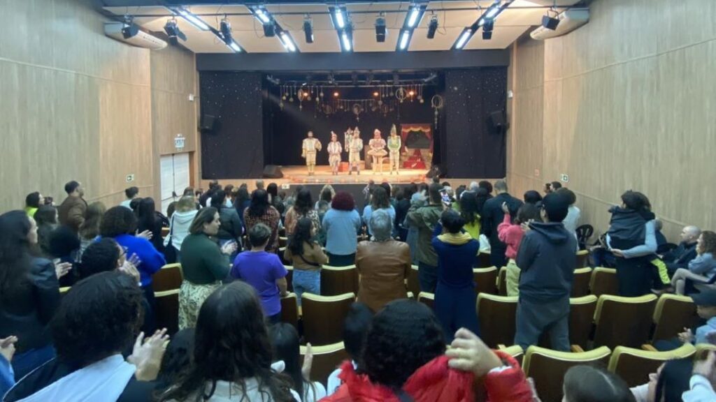 Espetáculo de teatro é apresentado no Centro Cultural em Cantagalo