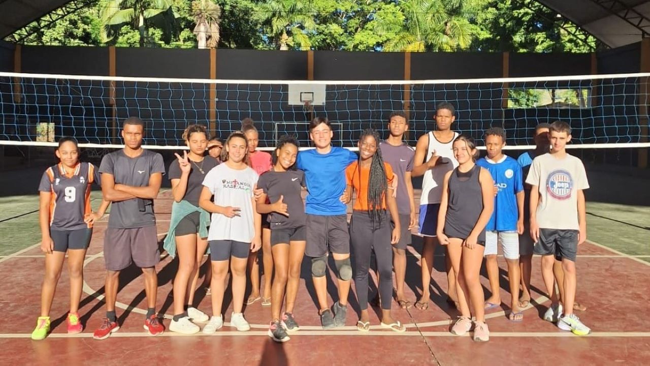 Projeto ‘Viva Vôlei’ leva segundo esporte mais popular a crianças e jovens em Macuco