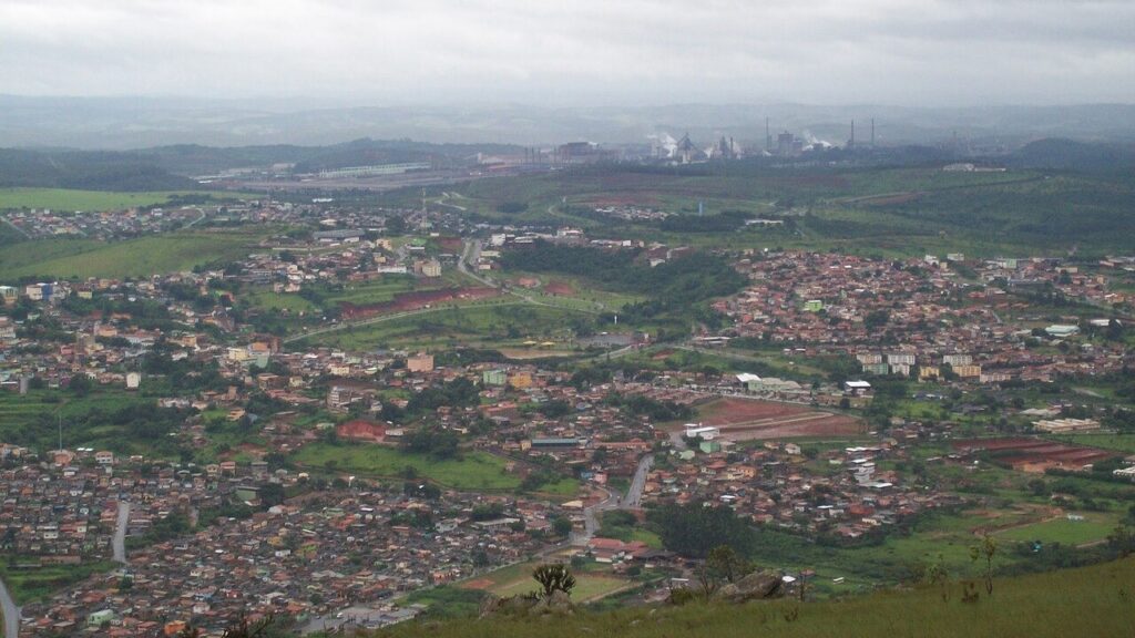Uma das cidades mais belas e históricas de Minas Gerais, Ouro Branco, localizada a 100 km de Belo Horizonte, celebra o seu tricentenário. neste, fundado em 1724, como povoado de Santo Antônio de Ouro Branco.