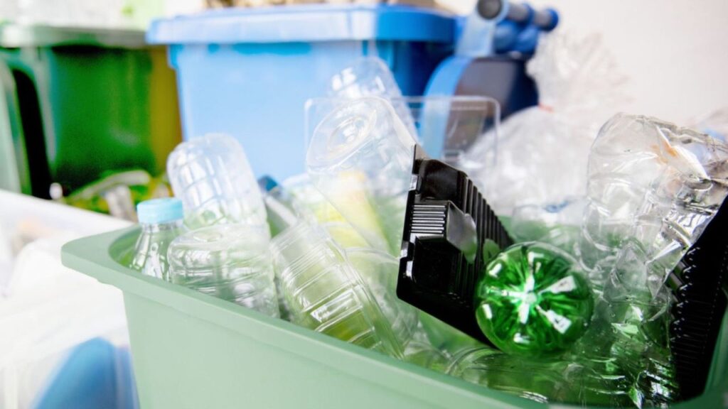 Os projetos devem focar na coleta seletiva de resíduos recicláveis secos, triagem, tratamento e beneficiamento desses materiais, bem como na estruturação e fortalecimento das organizações de catadores. Imagem: Ministério das Cidades