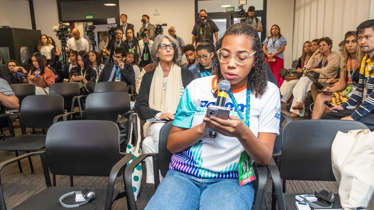 Alunos da rede estadual fazem cobertura jornalística de evento contra a fome e a pobreza