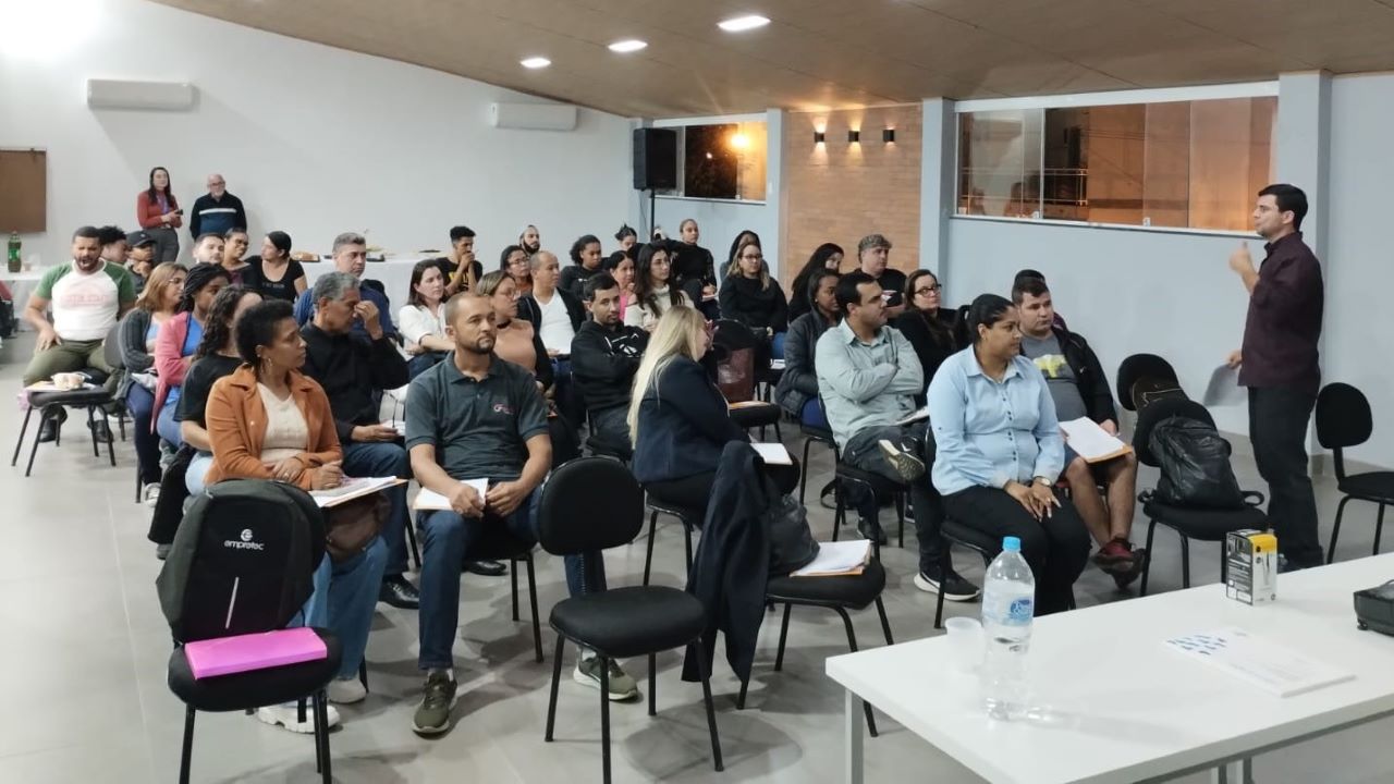 Curso de treinamento de vendas é realizado na Aciacan