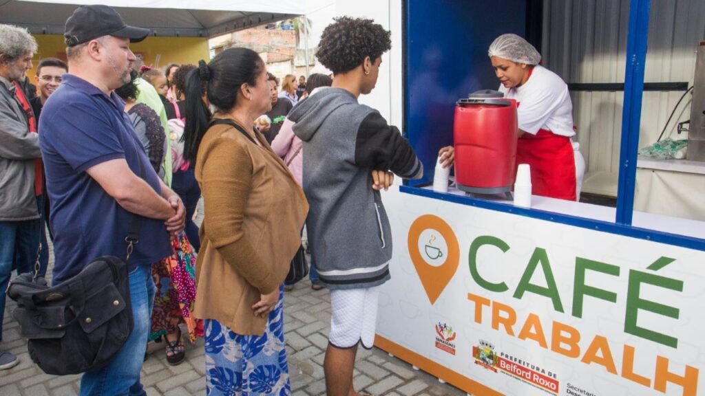 Programa Café do Trabalhador completa dois anos e soma mais de cinco milhões de kits distribuídos