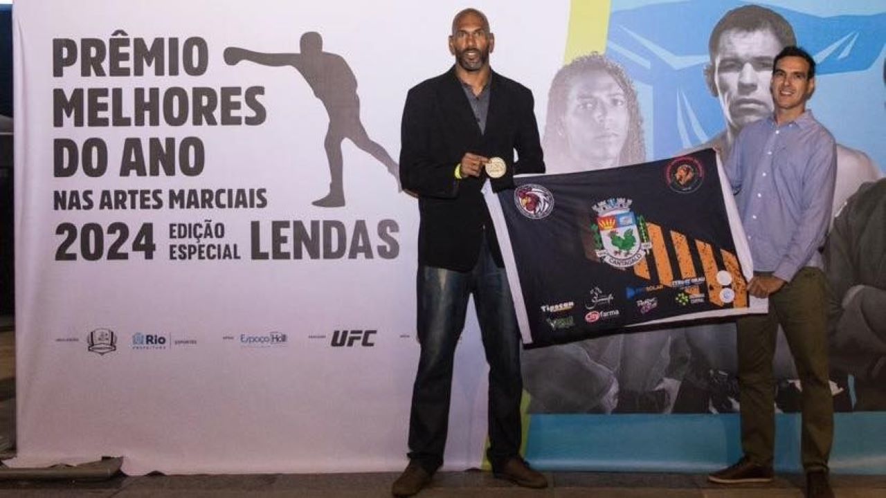 Vinicius Santos, Chulapa, recebe Prêmio Melhores Atletas de Artes Marciais