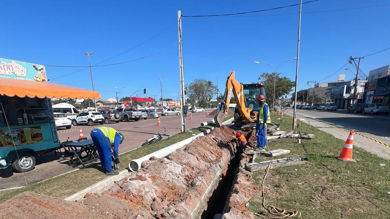 Obras na rede de distribuição de água no bairro Jane Maria, em Rio das Ostras