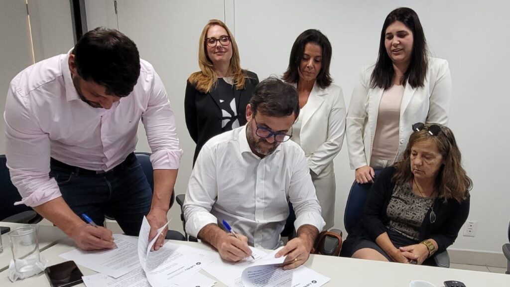 Inea e Ministério Público formalizam termo de compromisso para radares na Região Serrana