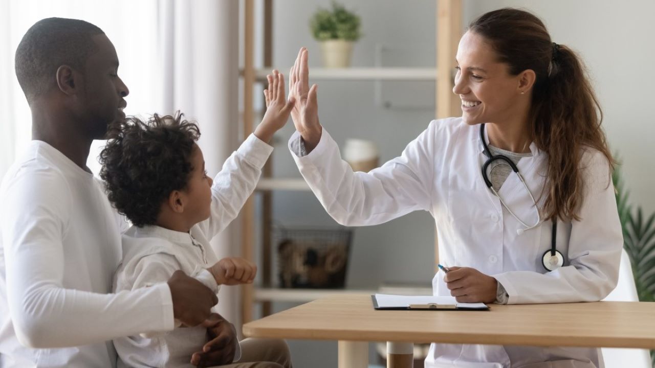 Médicas e médicos de família acionam prefeituras de todo o país por assistência adequada aos pacientes