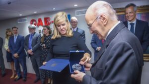 OAB presta homenagem aos advogados com 50 anos de atividade