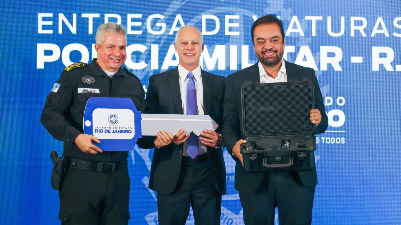 Governador Cláudio Castro entrega 38 viaturas e 24 drones para reforçar a inteligência da Polícia Militar