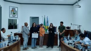 Estudante de Geografia, que se destaca em projetos sobre agricultura familiar, recebe homenagem da Câmara de Cantagalo