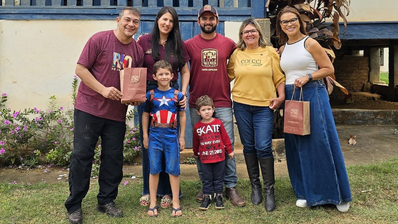 Momento de visita ao Sítio Vai e Volta, que produz os cafés Rodolphi. Foto: Ascom Setur-RJ