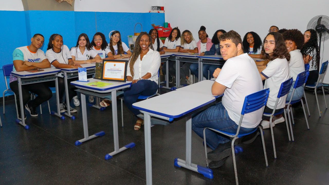 Educadora da rede estadual é eleita a melhor do ano